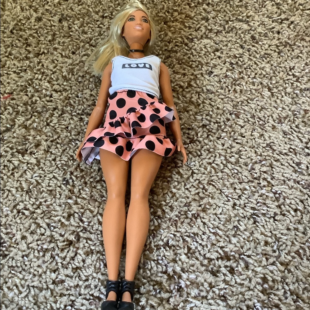 Curvy Barbie Fashionista doll